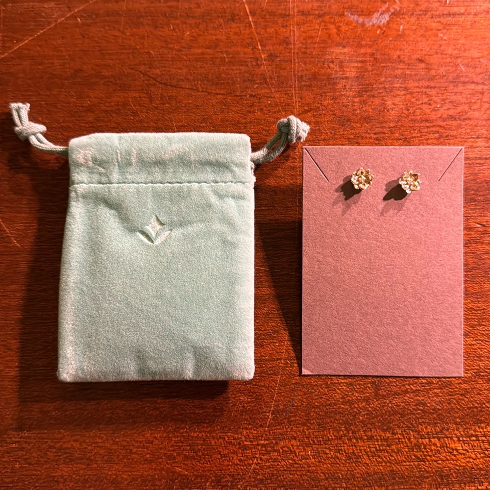 Sterling silver 925 with lab diamond center flower studs